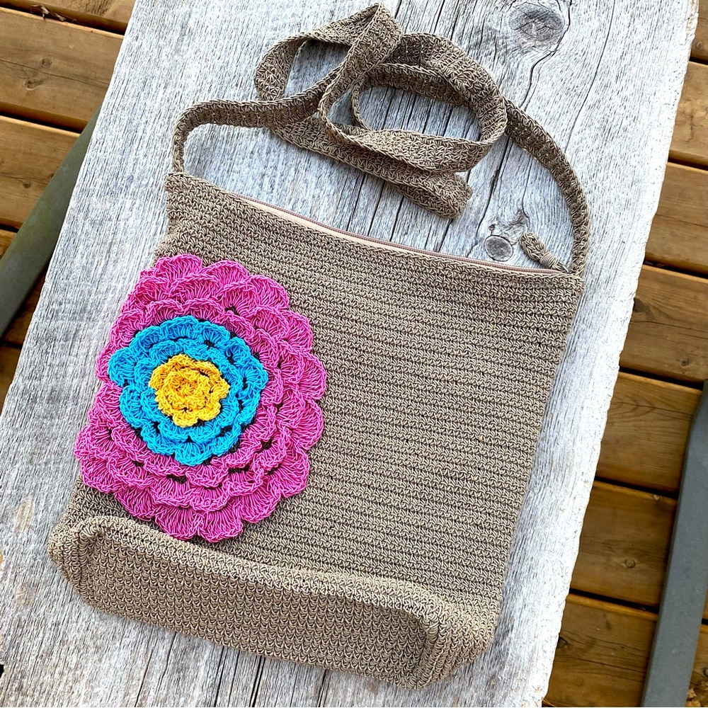 Crochet bag with Mandala Flower.